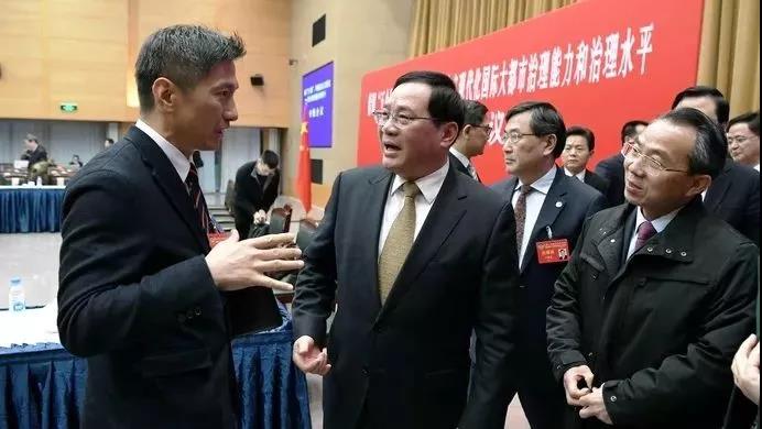 李強(qiáng)對(duì)話政協(xié)委員，上海律師獻(xiàn)策城市治理