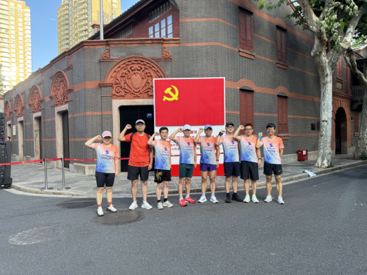 上海律師跑團(tuán)七一獻(xiàn)禮：再走紅色道路，重溫入黨誓詞